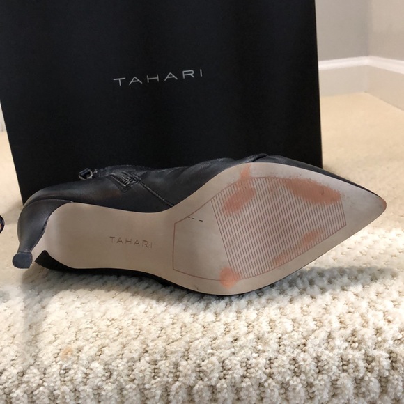 TAHARI black ankle boots, pointy toe. Size 7.5M. Box included - Picture 6 of 12